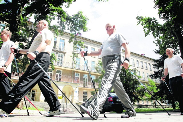 Po zawale trzeba o siebie dbać. Trzeba pamiętać o zażywaniu leków oraz stosownej dawce ruchu