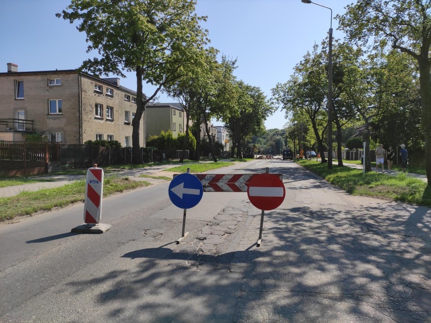 Awaryjne zamknięcie ul. Zielonej w Gdyni-Oksywiu. Są utrudnienia i zmienione trasy komunikacji miejskiej