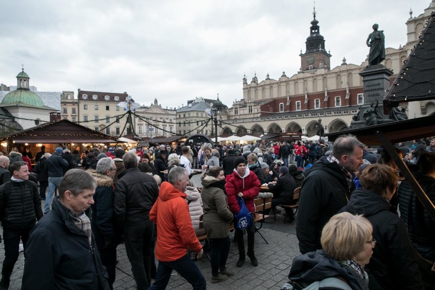 Jarmark bożonarodzeniowy na Rynku Głównym w Krakowie.