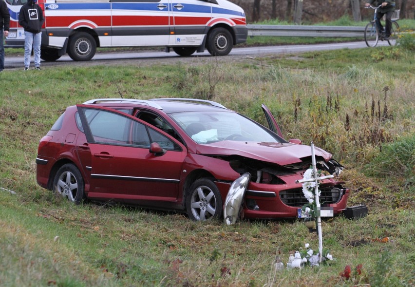 Wypadek w Suchorzowie. W zderzeniu dwoch samochodów ucierpiała kobieta kierująca jednym z nich (ZDJĘCIA)