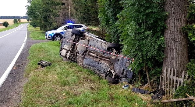 22-letni kierowca miał wypadek na krajowej 41 w Rudziczce.