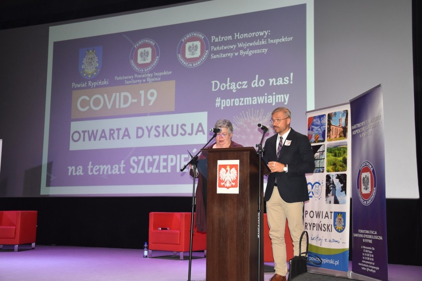 Gości powitali: Beata Grabowska i starosta Jarosław Sochacki