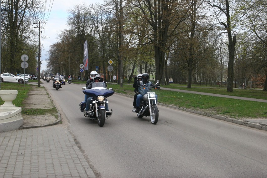 Otwarcie sezonu motocyklowego w Komorowie, 24.04.2022. Zdjęcia z parady