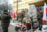 Rocznica wybuchu Powstania Styczniowego. Pod pomnikiem na ul. Langiewicza złożono znicze i kwiaty (ZDJĘCIA)