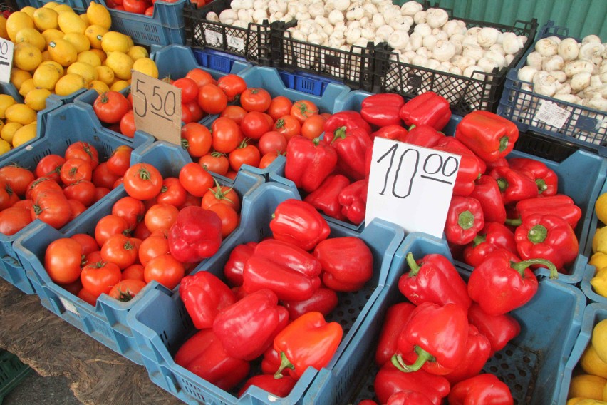 Ceny warzyw i owoców na bazarach w Kielcach. Po ile pomidory, jabłka, ziemniaki?