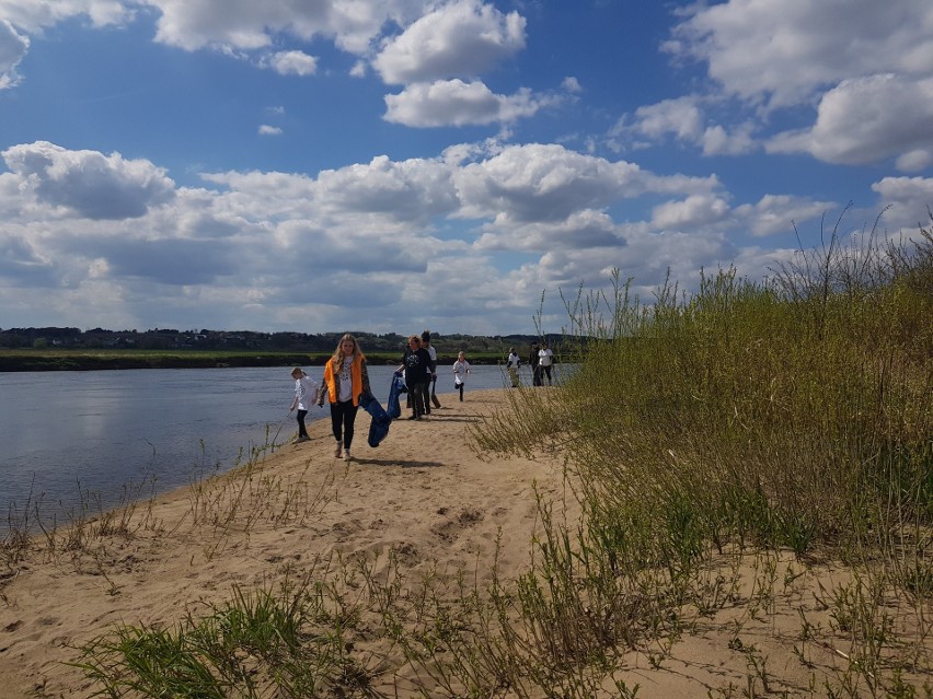 Rekordowa IV edycja Operacji Czysta Rzeka na Podlasiu. Wspólnymi siłami 534 ochotników zebrano prawie 26 ton śmieci