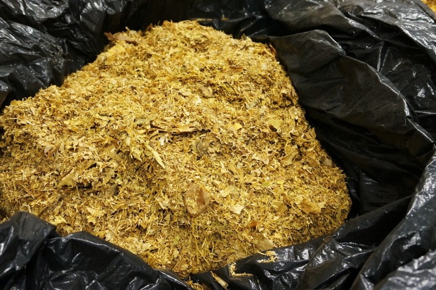 Chruszczobród: Pół tony tytoniu u poszukiwanego 44-latka [ZDJĘCIA]