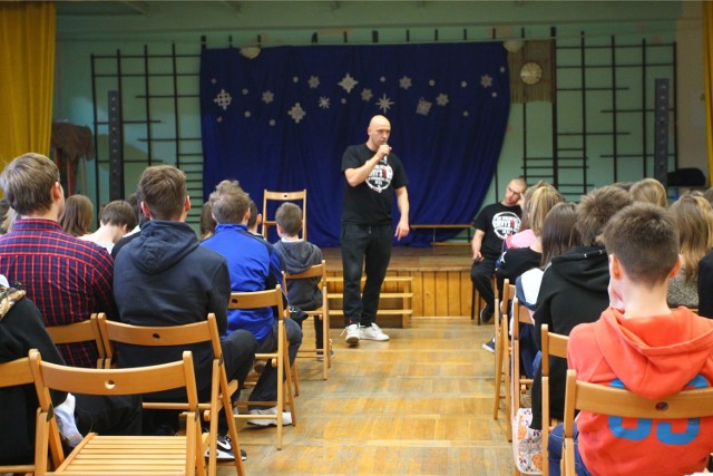 Młodzież chętniej uczestnicy w oryginalnych zajęciach. W np. Poznaniu zorganizowano rekolekcje hip-hopowe