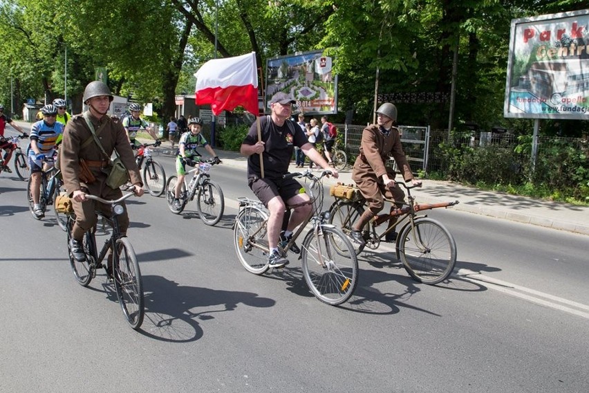 Trzebinia. Pogoda sprzyjała jeździe na rowerze. Tłumy cyklistów na rodzinnym rajdzie [ZDJĘCIA]