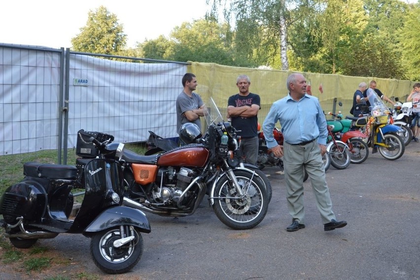 Ryk zabytkowych silników na Gutwinie w Ostrowcu