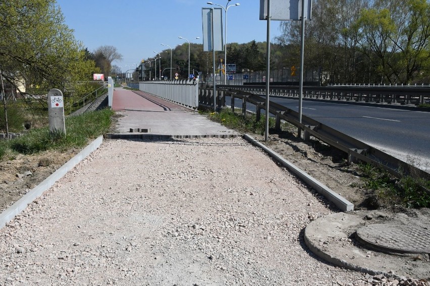 Budowa ścieżek rowerowych w gminie Sitkówka-Nowiny jest już na ukończeniu (ZDJĘCIA)