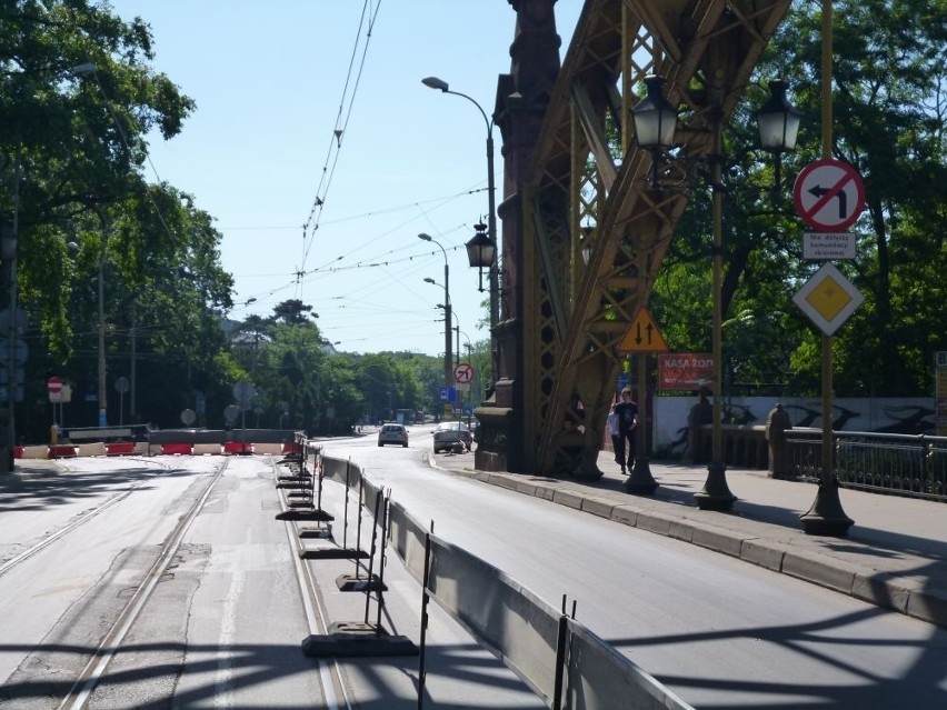 Zamknięty most Zwierzyniecki: Policja pomogła Wielkiej Wyspie. Ale Kochanowskiego w korku