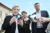 Europosłowie Róża Thun i Bogdan Wenta spotkali się z wyborcami na kieleckim Rynku (WIDEO)