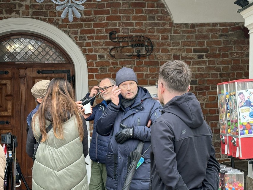 "Ojciec Mateusz" wrócił na plan do Sandomierza. W poniedziałek 26 lutego ekipa pracowała na ulicy Mariackiej i na Rynku. Zdjęcia i film