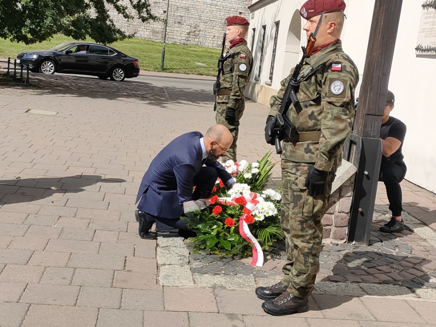 Złożenie kwiatów z okazji 85. rocznicy rozpoczęcia "operacji polskiej NKWD"