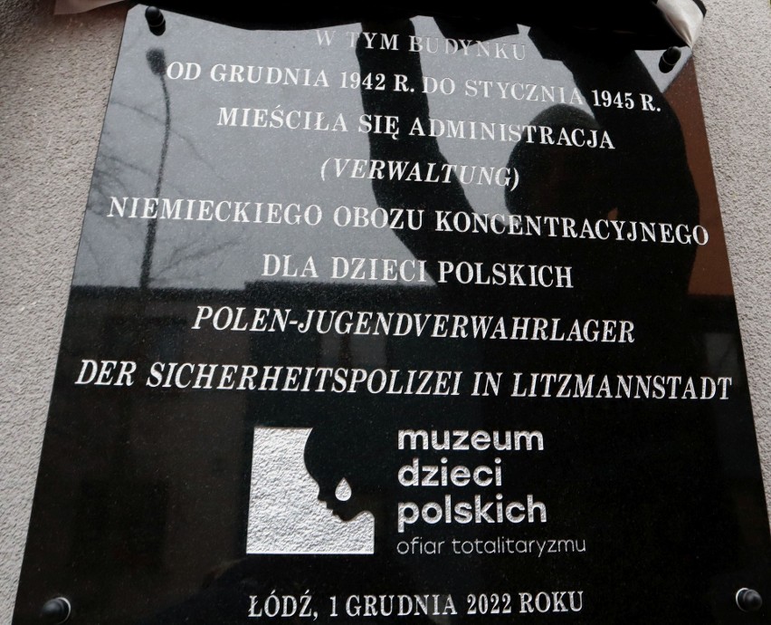 1 grudnia 1942 roku w Łodzi otwarto obóz dla polskich dzieci. Z okazji rocznicy tego wydarzenia odsłonięto specjalną tablicę