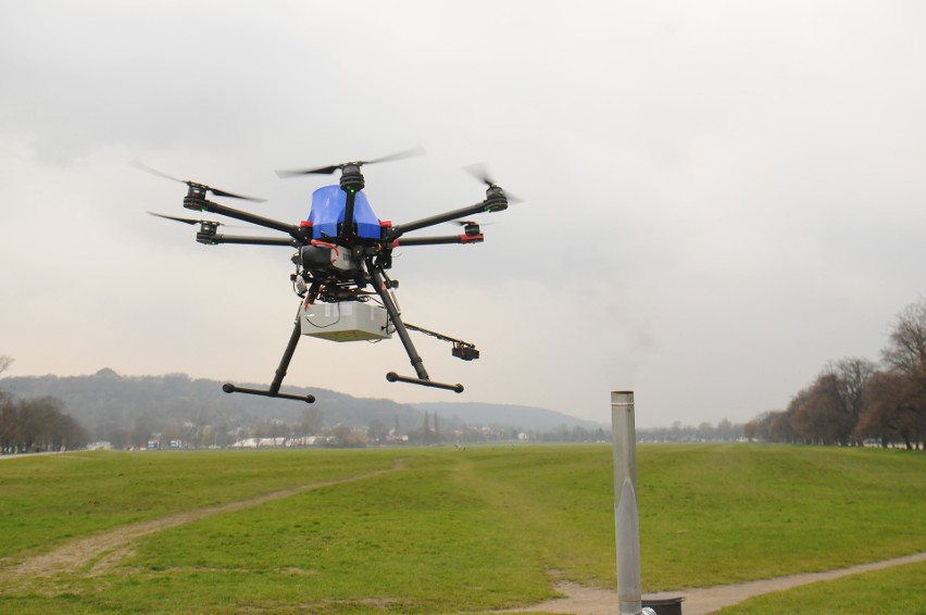 Kraków. Dron zbadał skład dymu z paleniska [WIDEO]