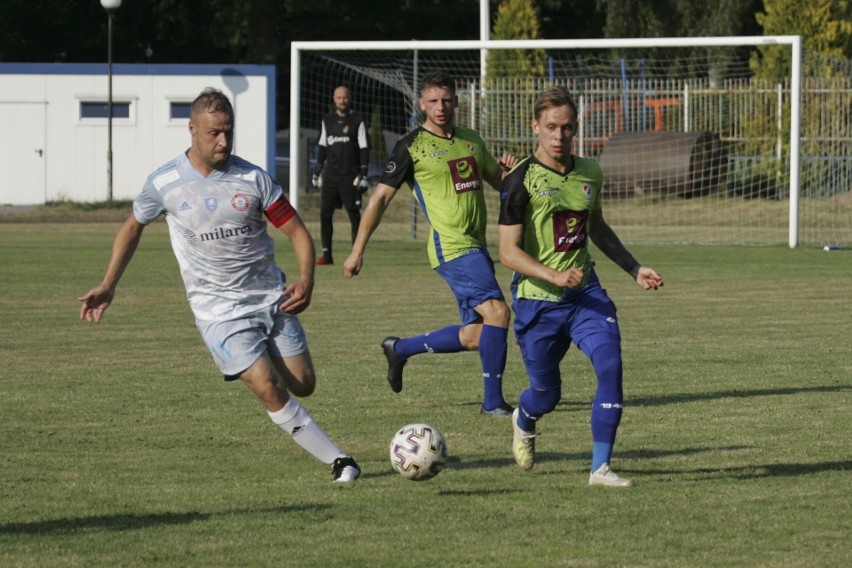 Gryf Słupsk rozbił Jantara w Ustce 5:0. Remisy Aniołów i Pogoni [ZDJĘCIA]