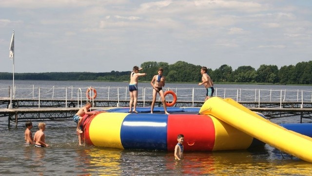 Centrum Sportu i Rekreacji urządził dla młodych sępolan półkolonie nad jeziorem.