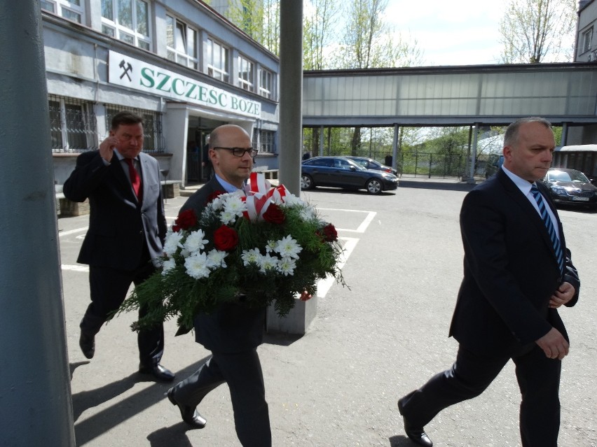 Wstrząs i wypadek w kopalni Śląsk. Kombajn przyspieszy dotarcie do górników WIDEO + ANIMACJE 