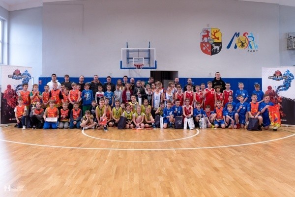 W 11. edycji Żarskiej Basketmani wystąpiło prawie 100 młodych koszykarzy ze szkół podstawowych z Żar i Lubska.