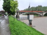 Soła wylała w Oświęcimiu. Ogłoszony został alarm przeciwpowodziowy. Rzeka pod zamkiem przekroczyła o blisko metr stan alarmowy [ZDJĘCIA]