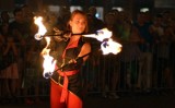 Festiwal Ognia na Rynku Manufaktury. Płomienne pokazy w ciemności nocy