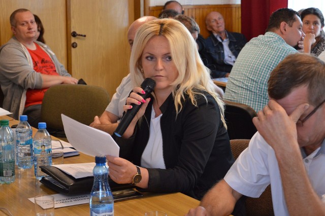 Prezes klubu Świt Wioletta Rogala - Mazur na sesji Rady Miejskiej w Ćmielowie.