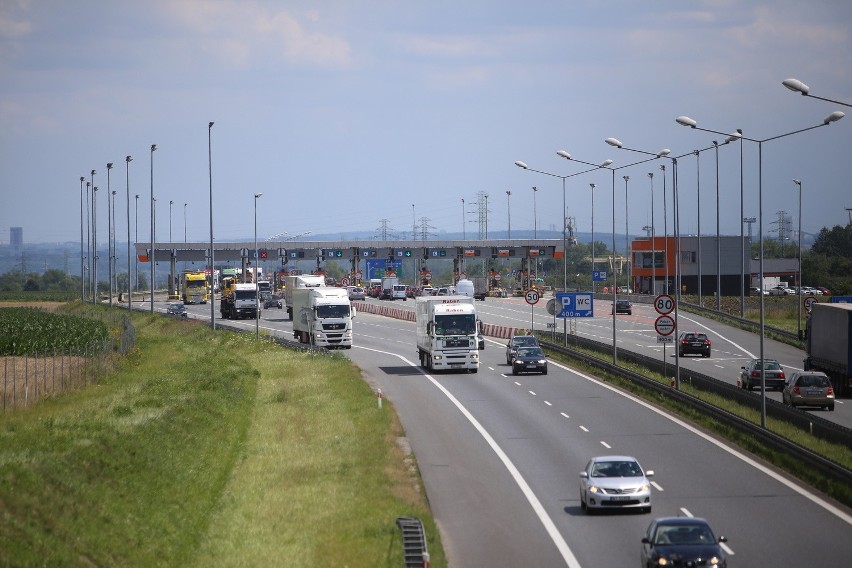 Korki na bramkach autostradowych to koszmar. Podnieście nam szlabany latem!