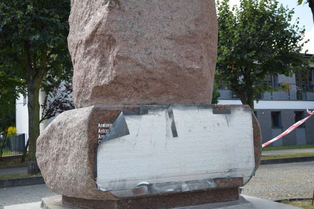 Montaż Pomnika Żołnierzy Wyklętych w Sieradzu