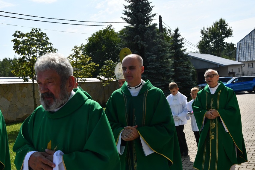 Ważna uroczystość w parafii w Kielcach-Dyminach z udziałem biskupa. Podziękowania dla wieloletniego proboszcza Tadeusza Szeląga 