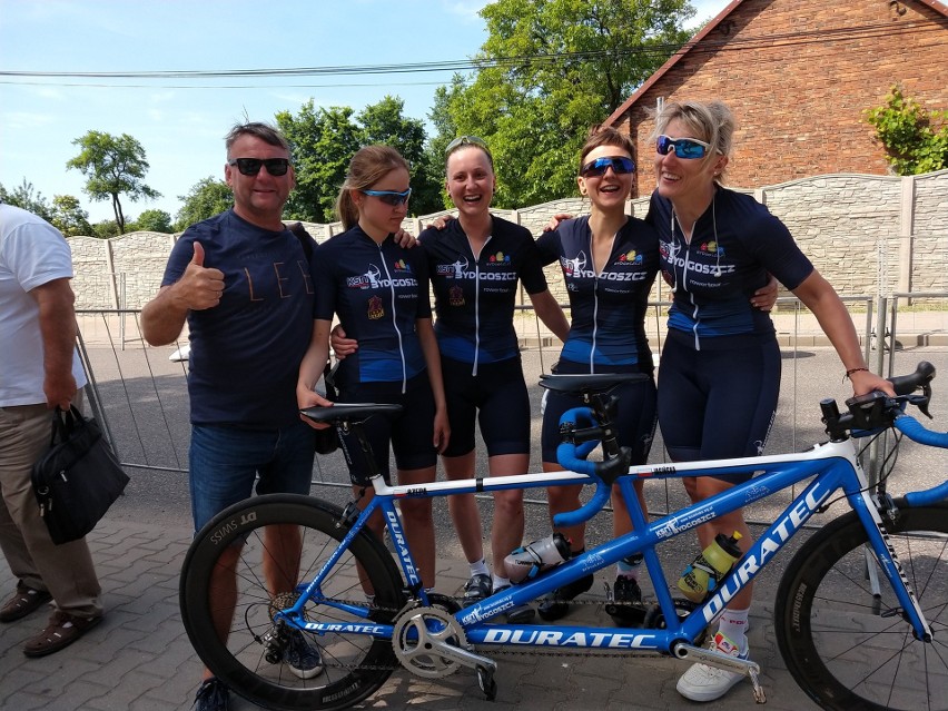 Bydgoskie kolarki wjeżdżają ławą na podium [ZDJĘCIA]