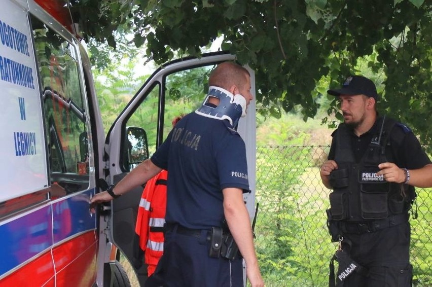 Pijany traktorzysta uderzył w radiowóz. Dwóch policjantów rannych (ZDJĘCIA)