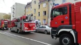Pożar w Lęborku 8.12.2019. Palił się budynek przy ul. 1 Maja. Lokator trafił do szpitala [Zdjęcia]
