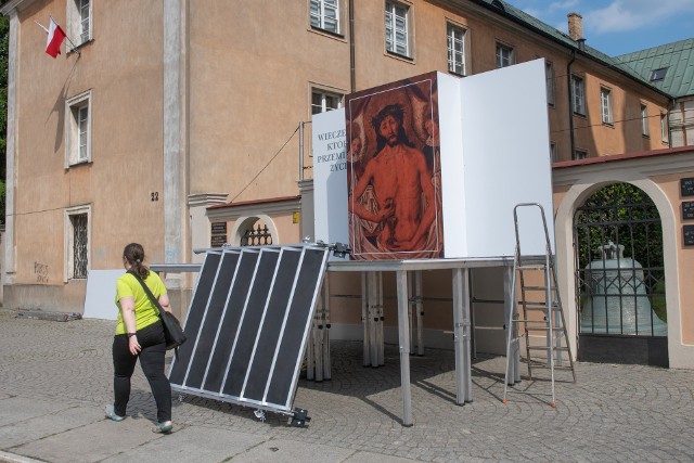 W czwartek, 3 czerwca, przypada uroczystość Bożego Ciała. Poznańska centralna procesja eucharystyczna wyruszy z kościoła pw. Bożego Ciała po mszy św. o godz. 10. Ołtarze na trasie procesji już stoją. Kierowców czekają utrudnienia.