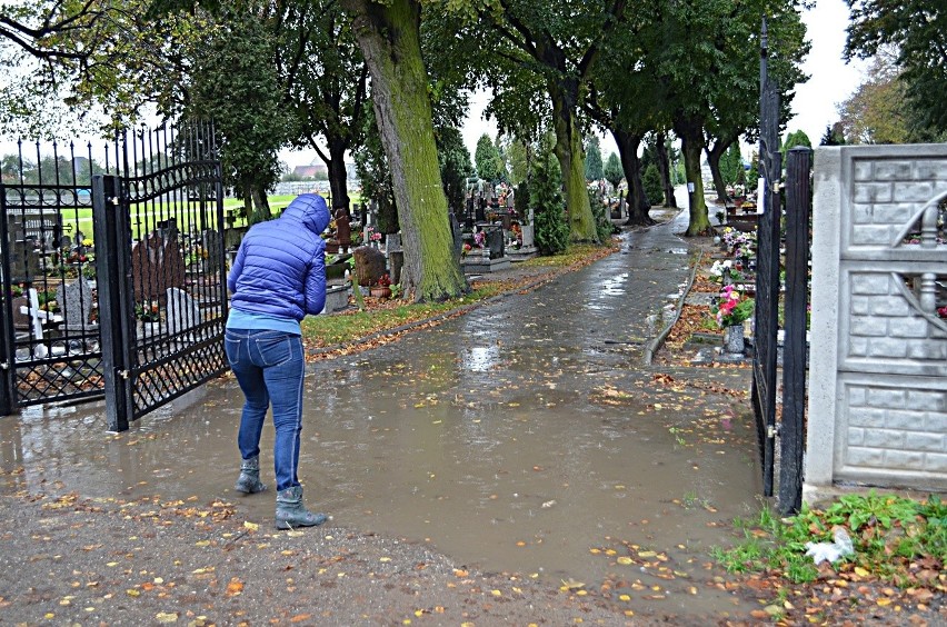 Cmentarz w Krzepowie tonie w wodzie