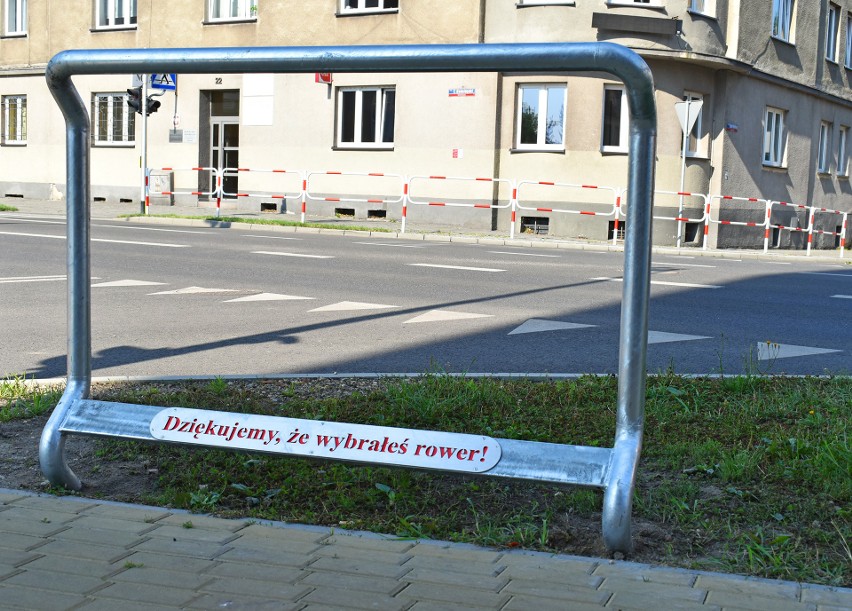 Nowe podpórki dla rowerzystów na skrzyżowaniach w Rybniku ZDJĘCIA