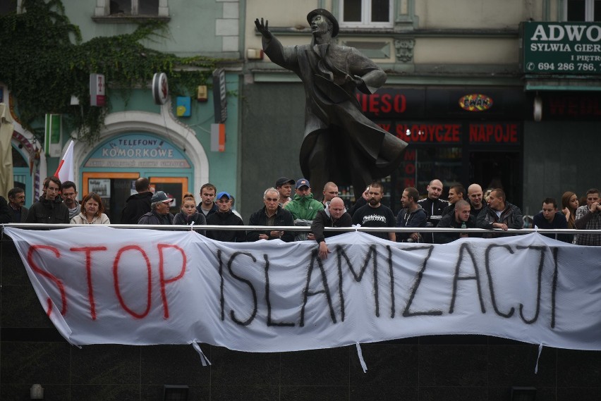 Manifestacja narodowców przeciwko uchodźcom i imigrantom na...