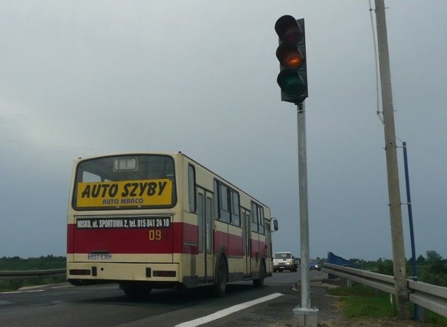 Kierowcy muszą przyzwyczaić się do świateł na moście, bo zapowiada się, że będą one jeszcze długo regulować ruch