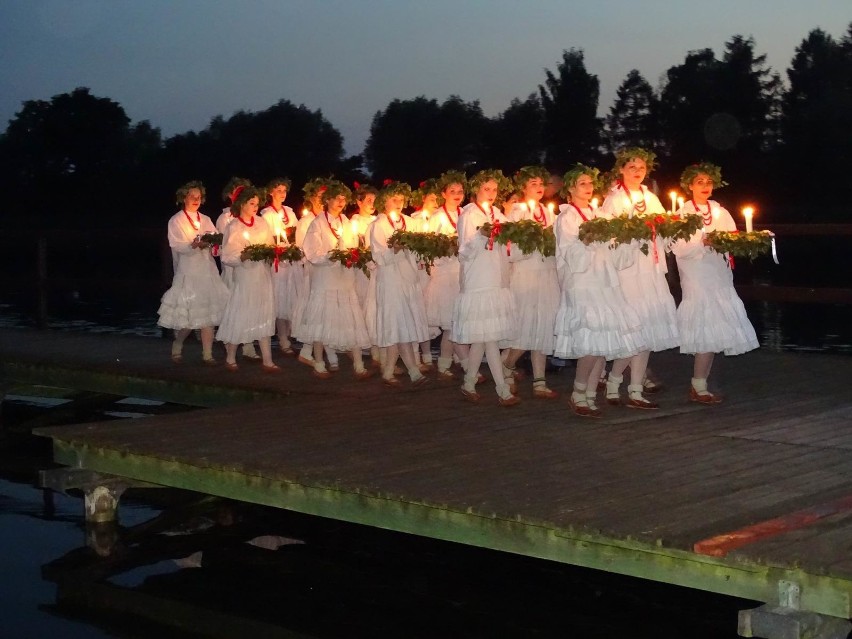 Obrzęd nocy świętojańskiej zorganizowano nad Jeziorem...