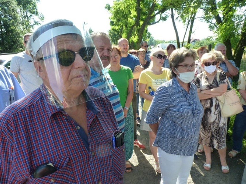 Mieszkańcy ulicy Paderewskiego w Radomsku protestują...