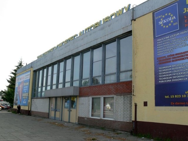 Budynek Dworca PKS w Tarnobrzegu wizytówką miasta nie jest.