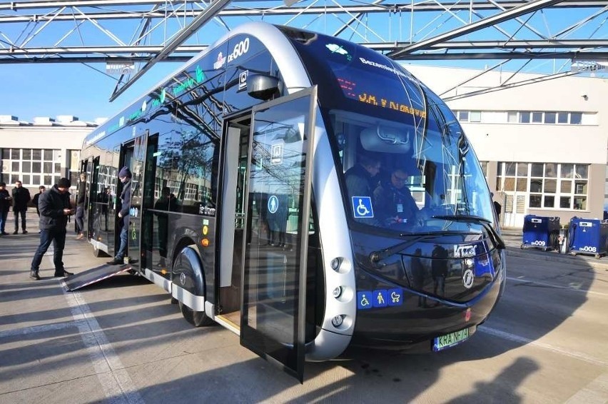 Kraków. Irizar - takie autobusy jeszcze pod Wawelem nie jeździły