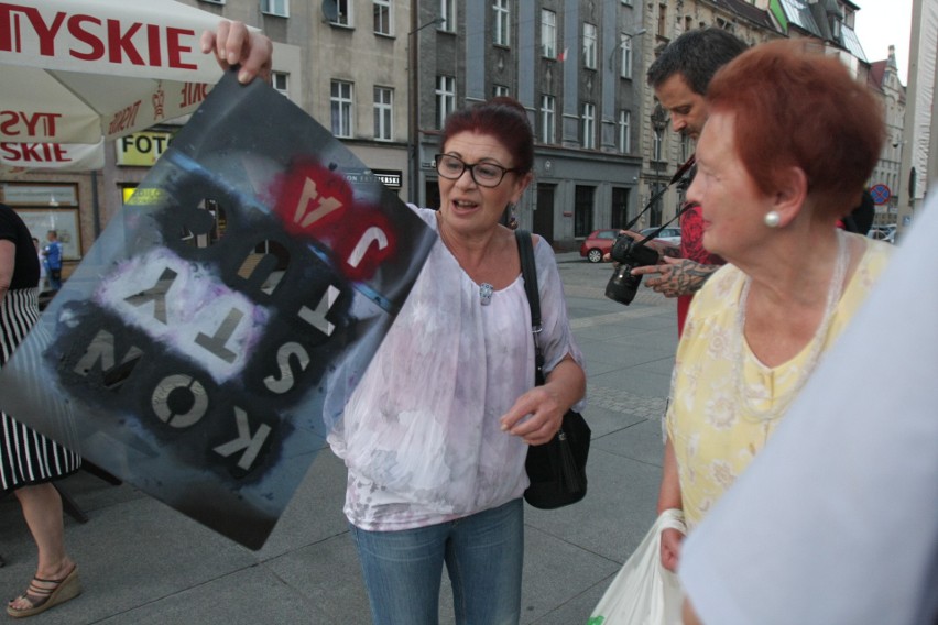 Katowice, 9 sierpnia: happening na Rynku pod hasłem „Z...