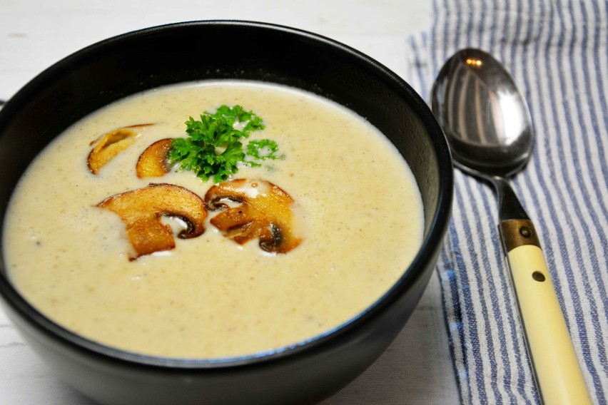 Zupa grzybowa jest tradycyjnym daniem podczas Wigilii....