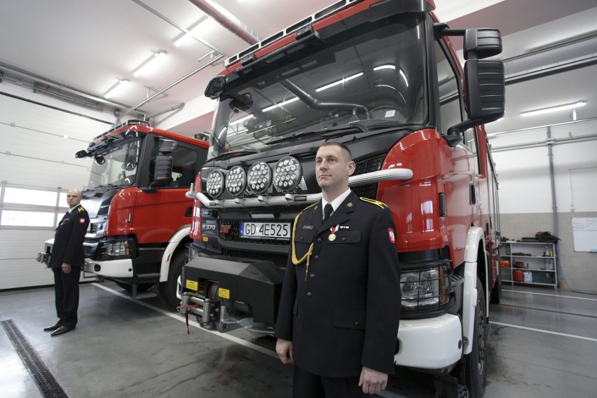 Odznaczenia, awanse i nowe wozy w słupskiej straży pożarnej