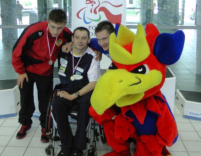 Jacek Czech  (drugi z lewej) wywalczył już w mistrzostwach Polski dwa złote medale.