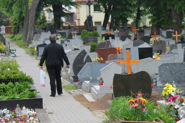 Zmiany na cmentarzu komunalnym mają umożliwić pochówki innych osób.