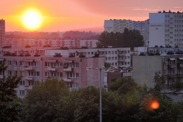 Panorama Torunia - zachód słońca w mieścieStawki za mieszkania używane w Toruniu zaczynają się od stawek około 2900 zł za mkw.
