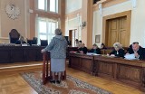 Wyłudziła z sądu w Tomaszowie 1,4 miliona złotych fałszując wyroki. Proces byłej pracownicy sądu dobiega końca w Piotrkowie